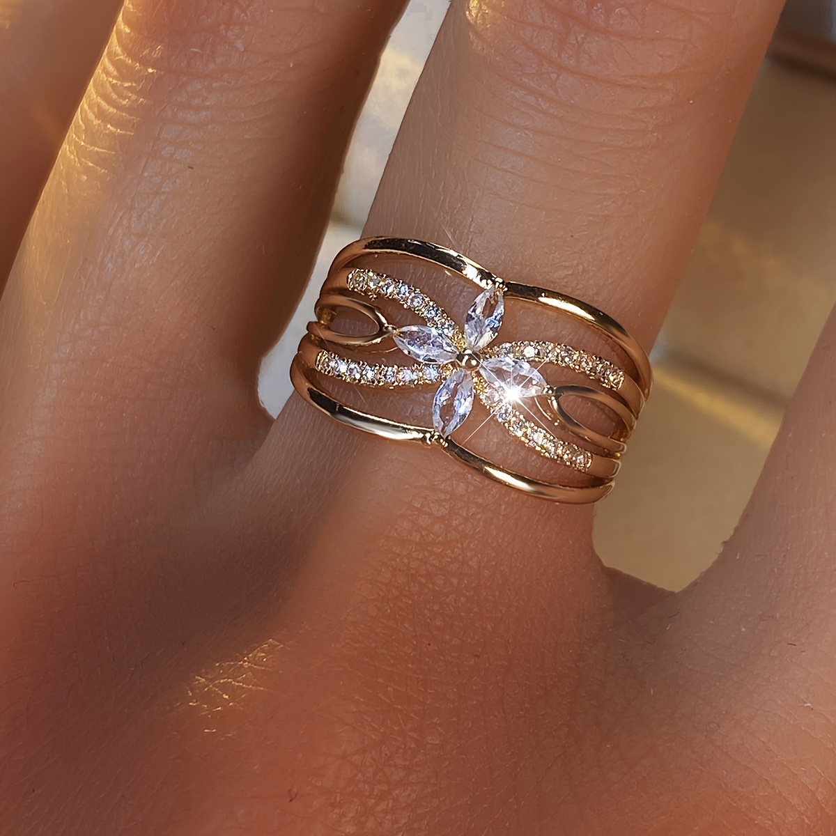Flower Shape Ring with Zirconia Inlay for Women